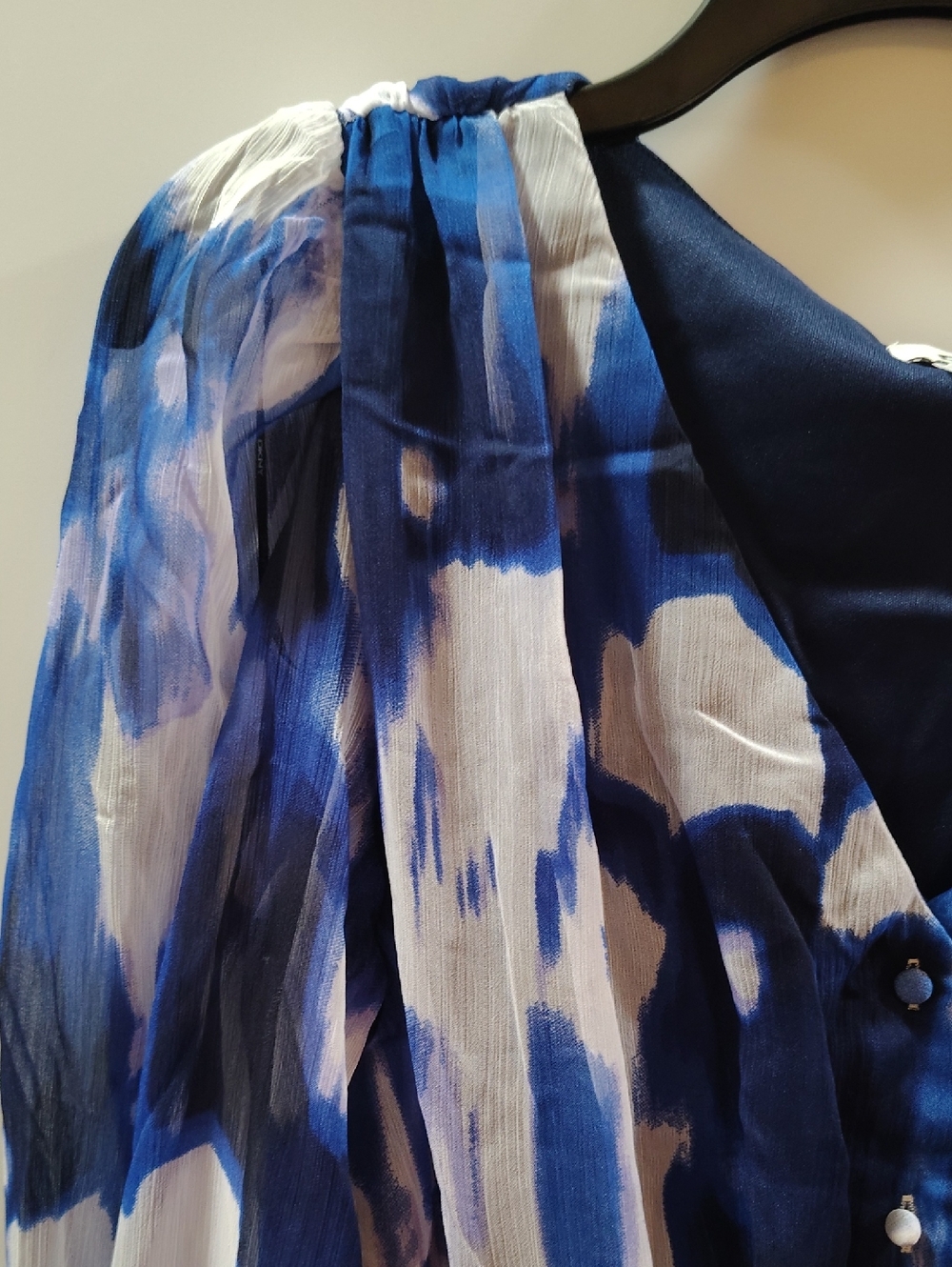 DKNY Abstract Blue Chiffon V-Neck Tie-Waist Midi Dress Size 14 - Picture 8 of 10